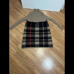 Beautiful Cashmere And Wool Turtleneck Sweater With Black &Red patchwork